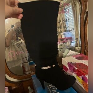 Elegant Suede Knee-High Boots